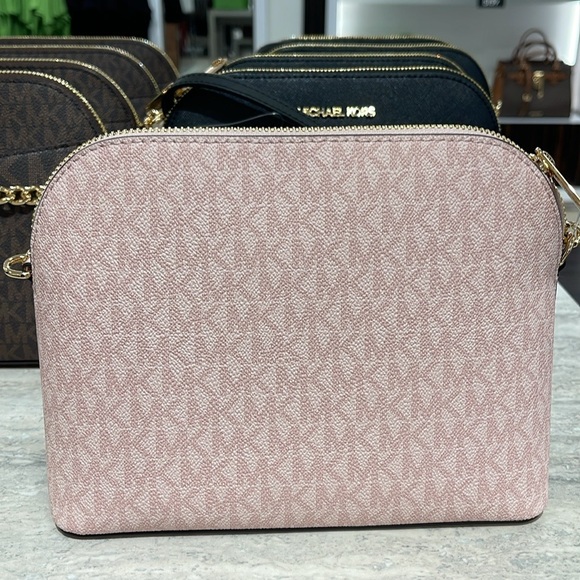 Michael Kors Jet Set Travel Md Color-Block Signature Logo Crossbody
Powder Blush - Picture 16 of 16